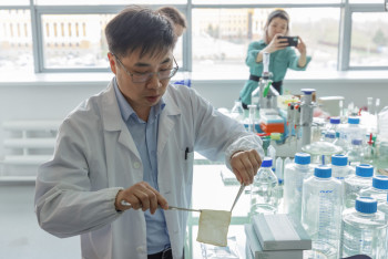 Фотография к новости: Молодых учёных в Казахстане никуда не берут - политолог