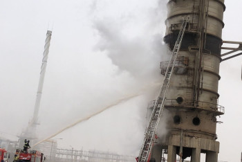 Нефтехимические отходы загорелись на предприятии в Актау