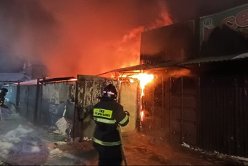 Пожар потушили на складе в Астане