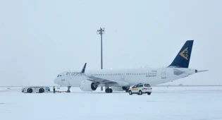 Задержку десятков рейсов в Алматы прокомментировали в компании Air Astana
