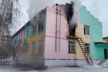 В Семее открытым пламенем загорелся детский сад