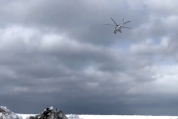 Более 80 человек спасли с отколовшейся льдины в Охотском море