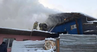 Мансарда обрушилась в горящем караоке-баре в Алматы