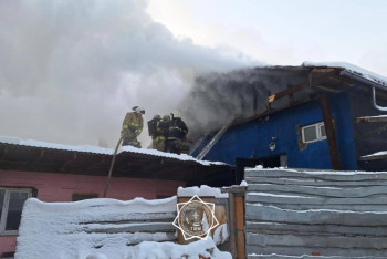 Мансарда обрушилась в горящем караоке-баре в Алматы