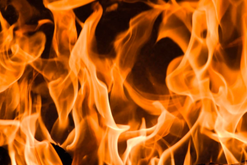 Человека госпитализировали после пожара в Рудном