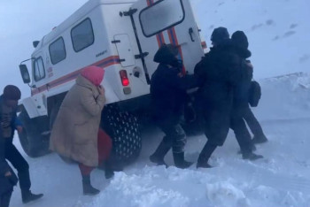 Фотография к новости: Более 60 человек эвакуировали с заснеженных трасс в области Жетысу