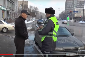 Полиция Алматы ищет нарушителей правил парковки