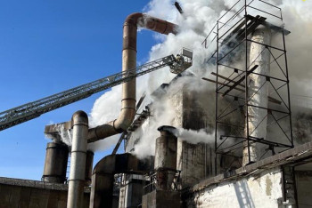 Фотография к новости: Сушилка с семечками горит на территории элеватора в Костанае