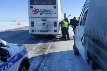 Фотография к новости: Автобус с пассажирами сломался в мороз на трассе в Костанайской области