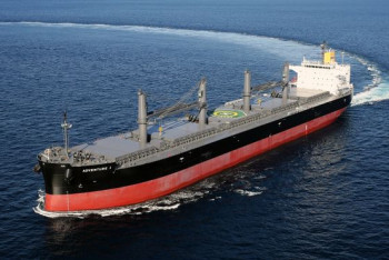 Торговые суда стали избегать Красного моря из-за резкого роста страховки