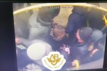 Женщина выпала из салона автобуса в Астане — соцсети