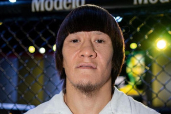 Жалгас Жумагулов дрался со сломанной ногой и пережил удар в пах, но в итоге победил американца