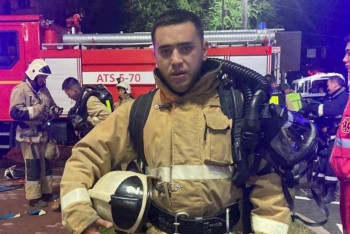 Спасение узбекистанца из горящего склада сняли на видео пожарные в Алматы