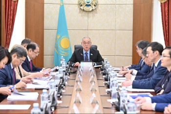 Фотография к новости: Что мешает казахстанцам восстановить платёжеспособность, выяснили сенаторы