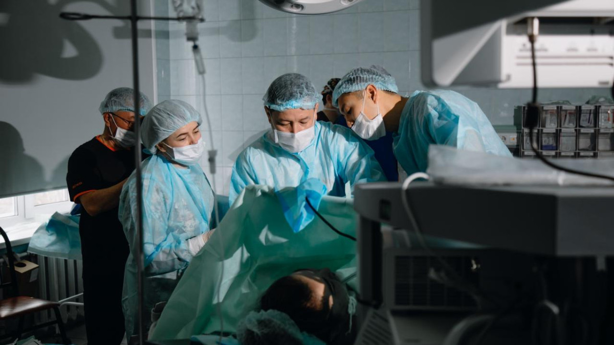 Врачи Медицинского центра УДП провели 25 сложных операций в Карагандинской области