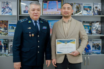 В Атырау владелец супермаркета слил весь алкоголь в раковину