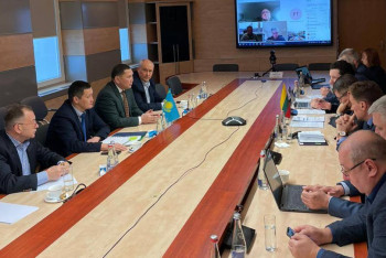 Казахстан предложил Литве сотрудничество по запуску контейнерных перевозок