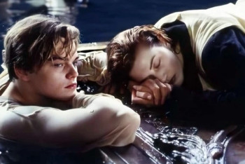 На продажу выставлена дверь, на которой спаслась героиня "Титаника"