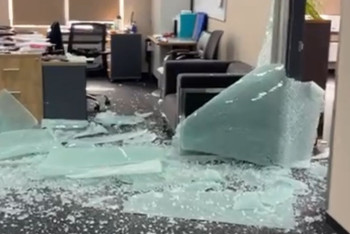 Фотография к новости: Разбитые двери, упавшая плитка: стало известно о последствиях после землетрясения в Алматы