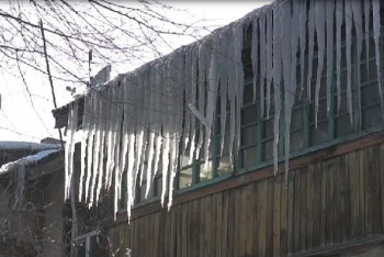 За громадные сосульки начнут штрафовать в Семее