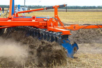 Фотография к новости: Предпринимателя оштрафовали за снятие плодородного слоя почвы