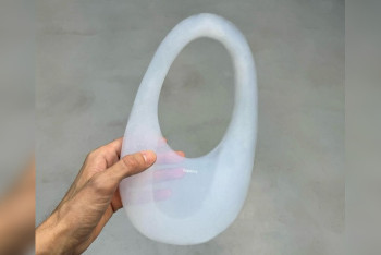 Дамскую сумочку из воздуха показали на Неделе моды в Париже