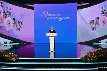 Фотография к новости: Касым-Жомарт Токаев поздравил жительниц Казахстана с наступающим праздником