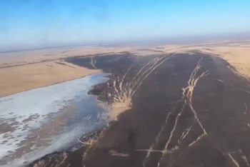 Площадь горящего камыша на побережье Каспийского моря выросла до 2500 гектаров