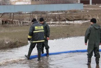 1500 кубометров воды откачали с улиц Семея