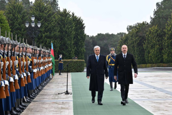 Фотография к новости: Токаев прибыл в резиденцию президента Азербайджана