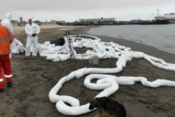 Фотография к новости: Возможные причины появления масляных пятен на Каспии назвали в министерстве