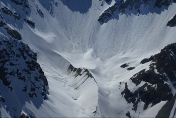 Фотография к новости: Сошедшая лавина перекрыла дорогу в ВКО
