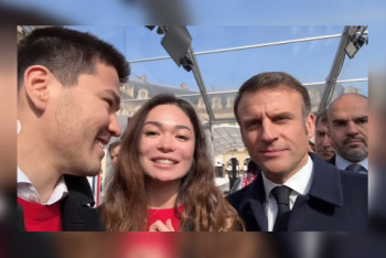 Президент Франции поздравил с помолвкой пару из Казахстана