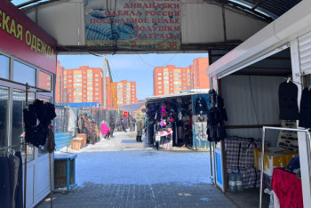 Фотография к новости: Торговцы уходящего под снос вещевого рынка в Кокшетау бьют тревогу