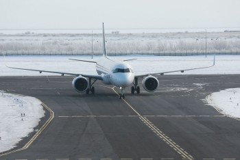 Фотография к новости: Аэропорт Астаны принял два самолёта, летевших в Алматы