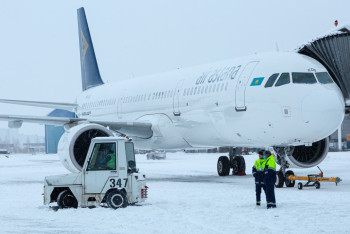 Air Astana из-за сильного снегопада задержала 38 и отменила 10 рейсов