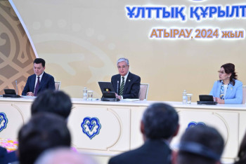 Президент предложил рассмотреть вопрос обновления герба страны