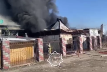 В Алматинской области горят склад и цех по производству салфеток