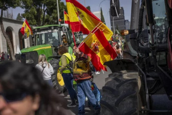 Фотография к новости: Фермеры на тракторах заблокировали центр Мадрида
