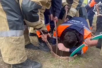Девушка упала в дренажный колодец в Туркестанской области