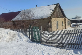 Фотография к новости: В школе тяжело дышать, а в больнице вообще опасно: в каких условиях учат и лечат в селе СКО