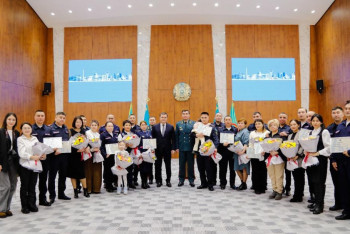 Ключи от квартир получили спасатели и пожарные в Астане