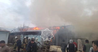 Стали известны подробности о крупном пожаре в Алматы