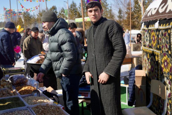 Фотография к новости: Больше тонны плова приготовили на фестивале в Астане