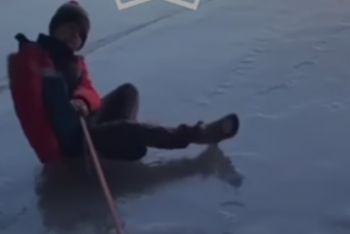 11-летнего мальчика спасли с отколовшейся льдины в ВКО