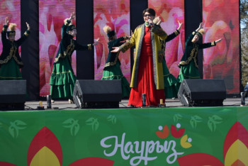 Фотография к новости: Роза Рымбаева выступила перед павлодарцами на Наурыз