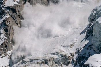 Лавина сошла на трассу в Алматинской области