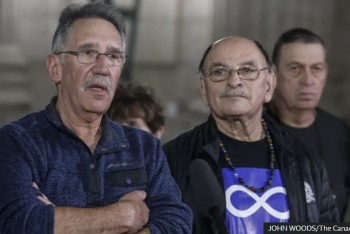 Двое канадцев добились извинений за подмену при рождении