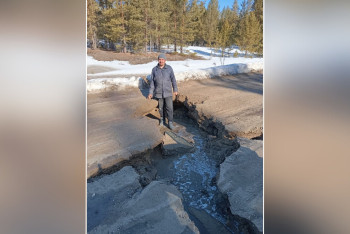 Фотография к новости: "Дорога жизни": в области Абай талые воды по пояс размыли районную трассу