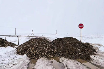 В ВКО наказывают за передвижение по тающей переправе